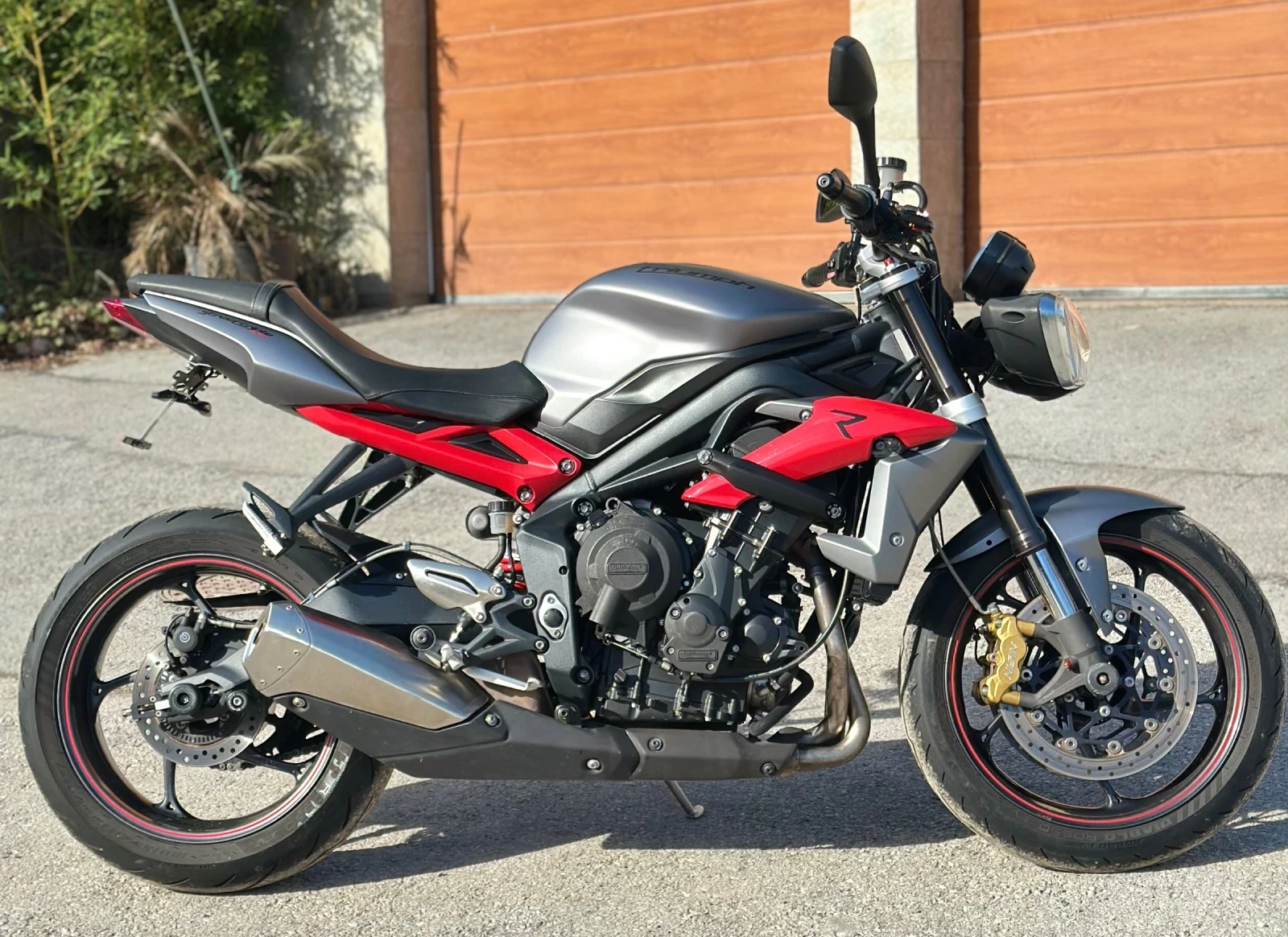 Triumph Street Triple 675i R ШВЕЙЦАРИЯ, СЕРВИЗНА ИСТОРИЯ - изображение 4