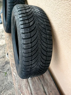 Гуми Зимни 205/55R16, снимка 4 - Гуми и джанти - 52893573