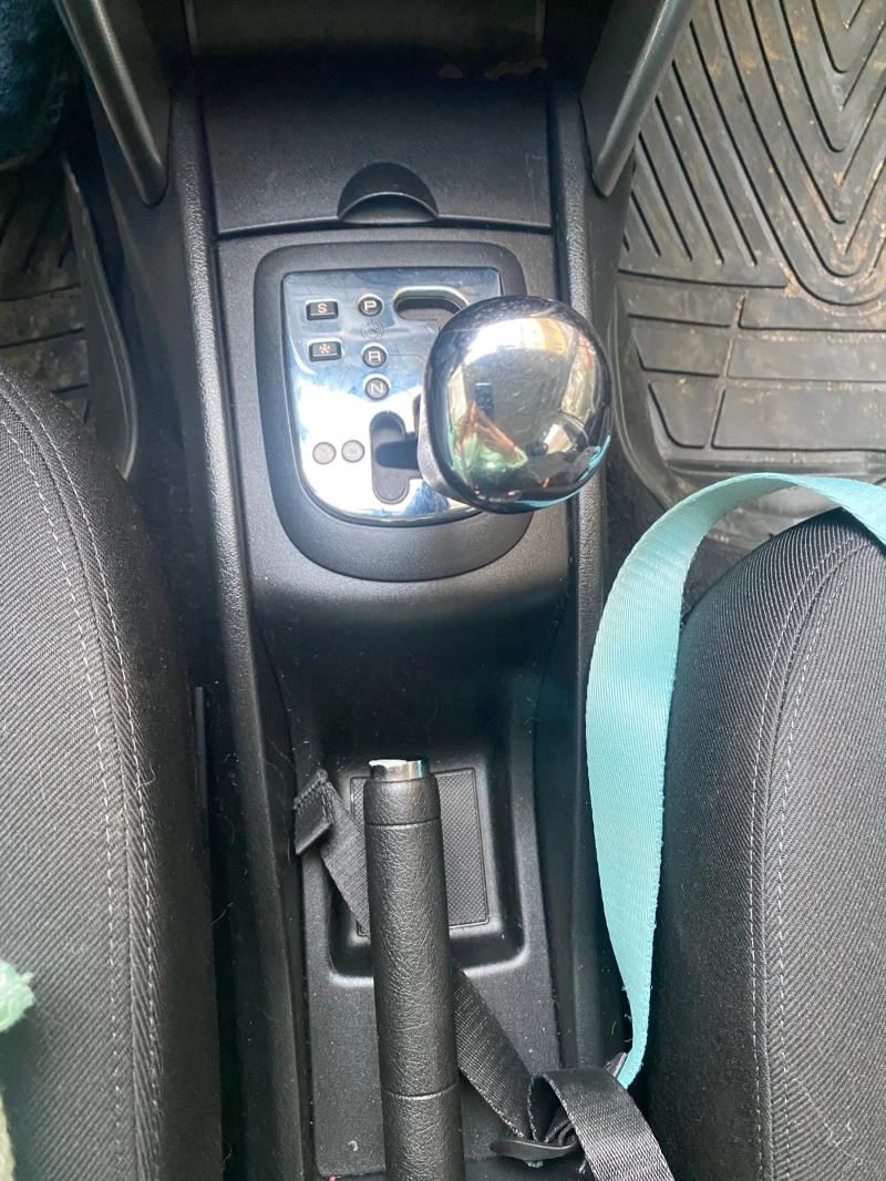 Peugeot 207, снимка 3 - Автомобили и джипове - 51979593