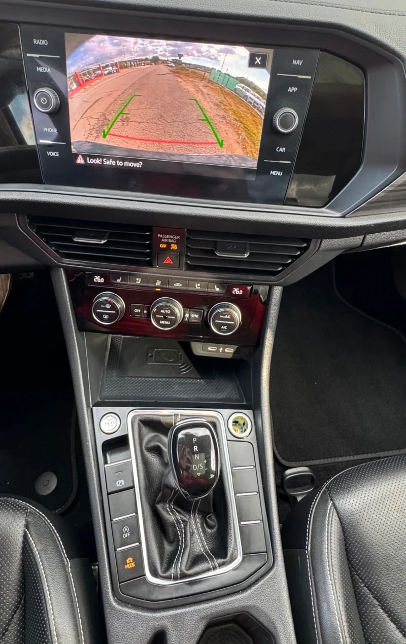 VW Jetta Sport 1.5, снимка 13 - Автомобили и джипове - 52346042