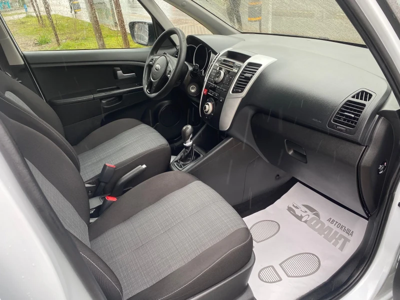 Kia Venga 1.4i/PANORAMA, снимка 10 - Автомобили и джипове - 52910967