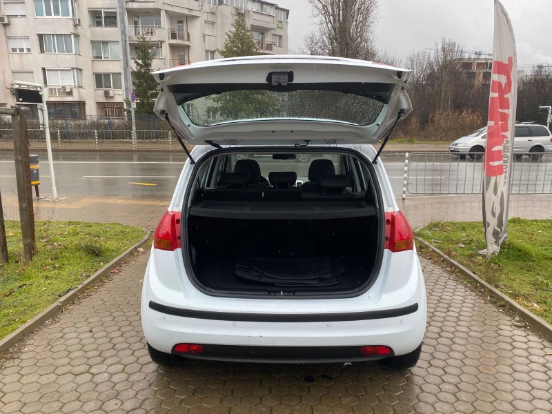 Kia Venga 1.4i/PANORAMA, снимка 14 - Автомобили и джипове - 52910967