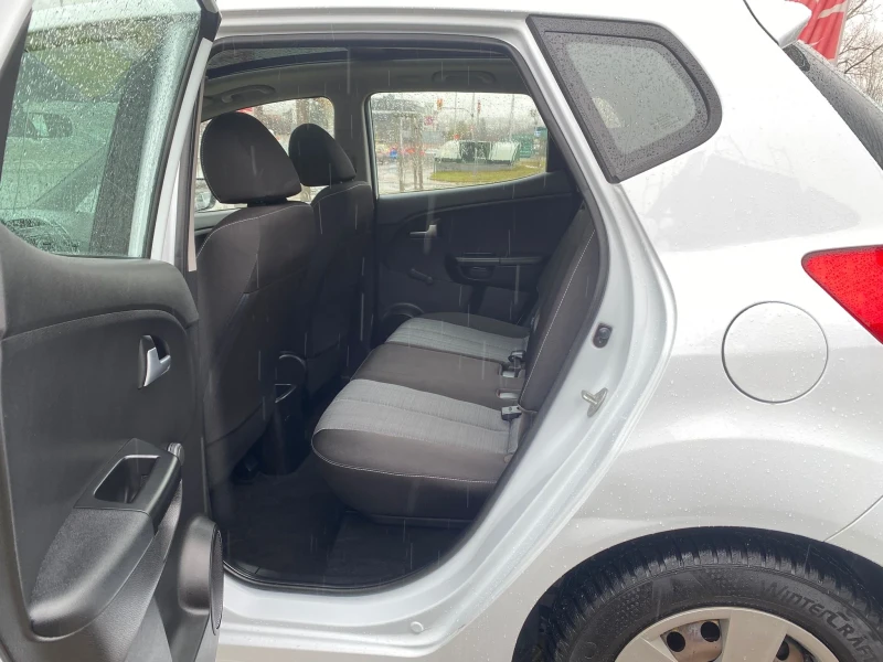 Kia Venga 1.4i/PANORAMA, снимка 13 - Автомобили и джипове - 52910967