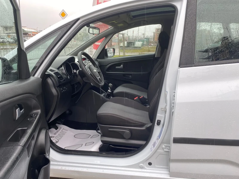 Kia Venga 1.4i/PANORAMA, снимка 8 - Автомобили и джипове - 52910967