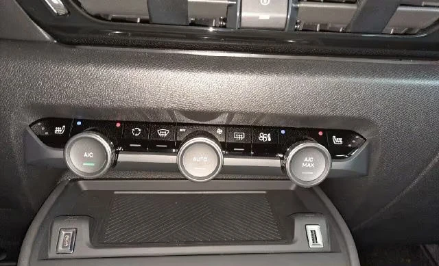 Citroen C4 MHEV/136HP/MAX/CAM/NAVI/KLESS/DIGI/LED/363q, снимка 11 - Автомобили и джипове - 54748937