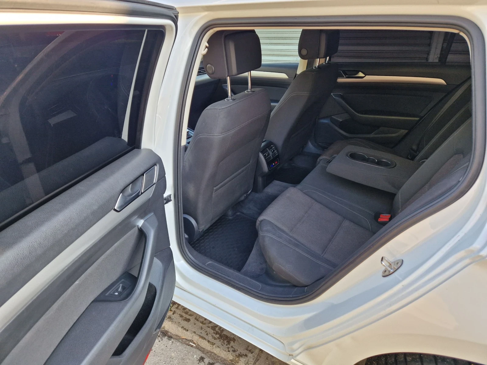 VW Passat 1.6TDI, 120к.с, автомат DSG, Италия, Евро 6B - изображение 8