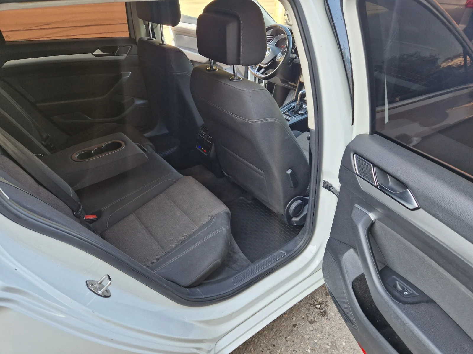 VW Passat 1.6TDI, 120к.с, автомат DSG, Италия, Евро 6B - изображение 9