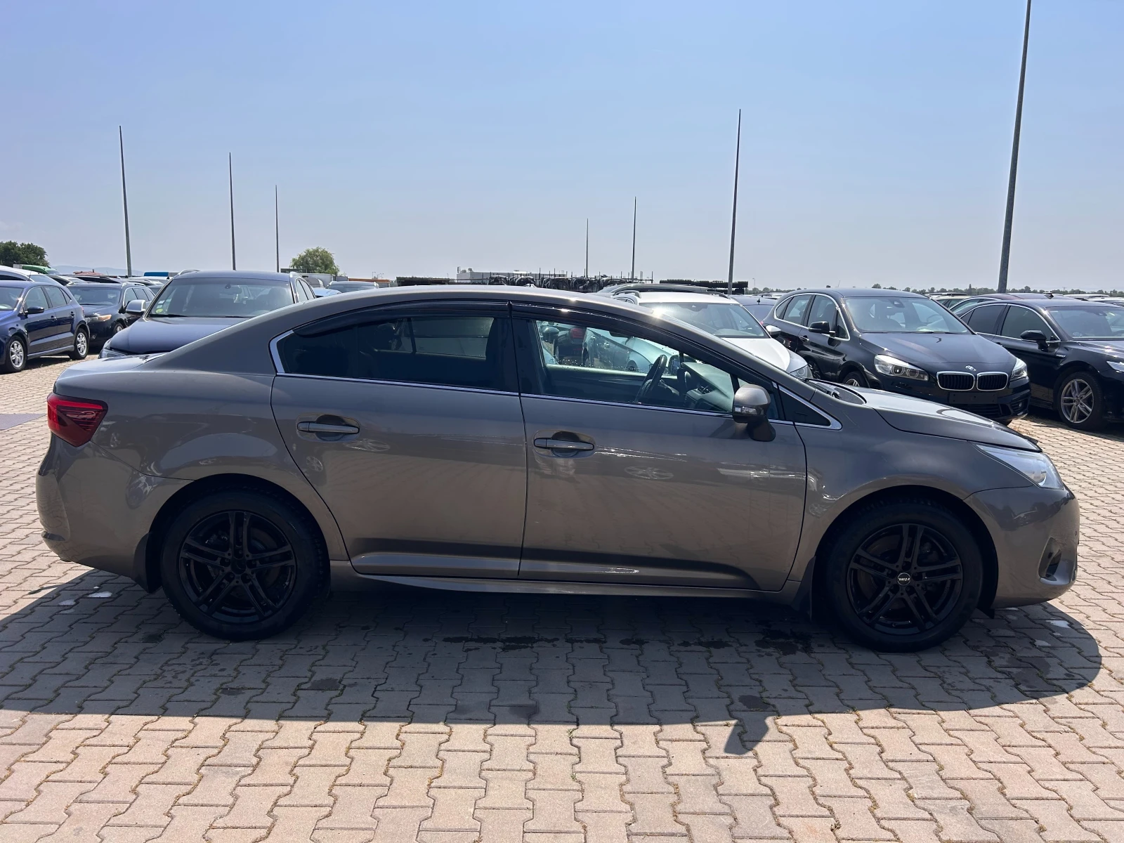 Toyota Avensis 2.2D-4D NAVI/KAMERA EURO 6 - изображение 5
