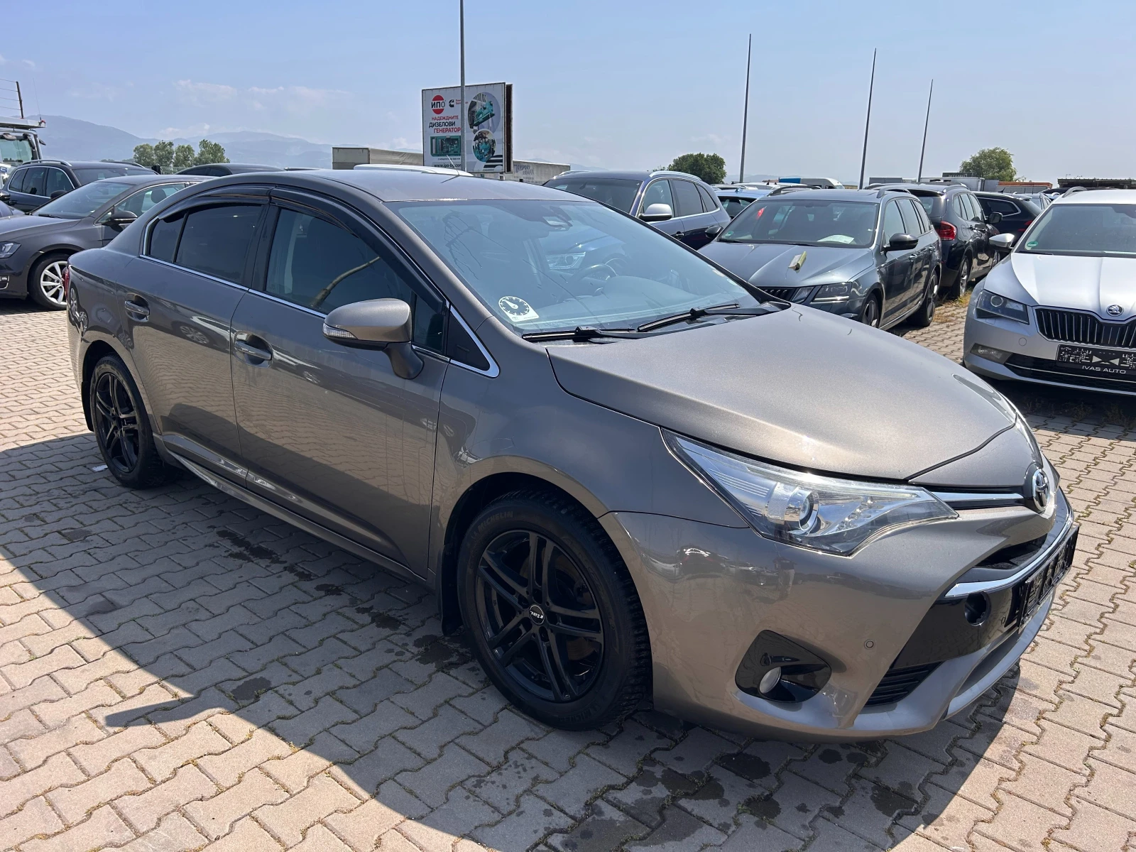 Toyota Avensis 2.2D-4D NAVI/KAMERA EURO 6 - изображение 4