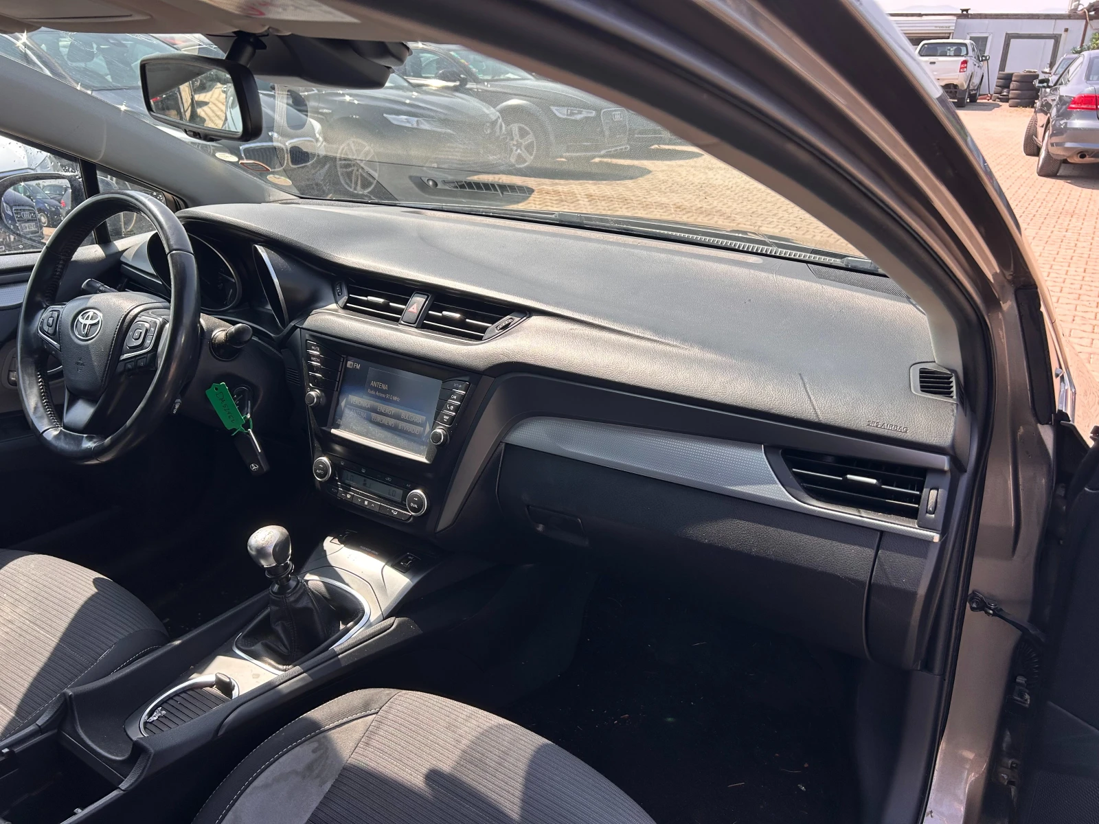 Toyota Avensis 2.2D-4D NAVI/KAMERA EURO 6 - изображение 10