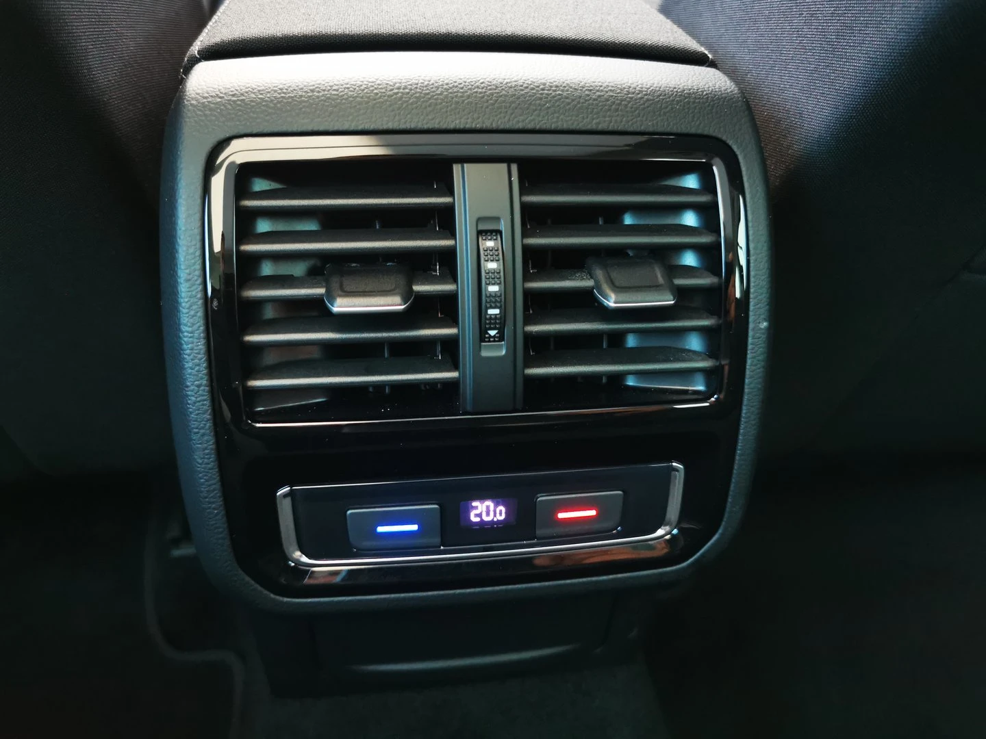 VW Passat Business 2.0 TDI SCR DSG | Mobile.bg   17