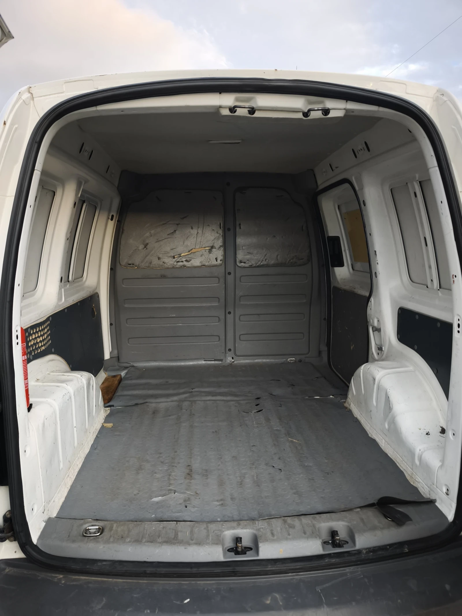 VW Caddy 2000 - изображение 10