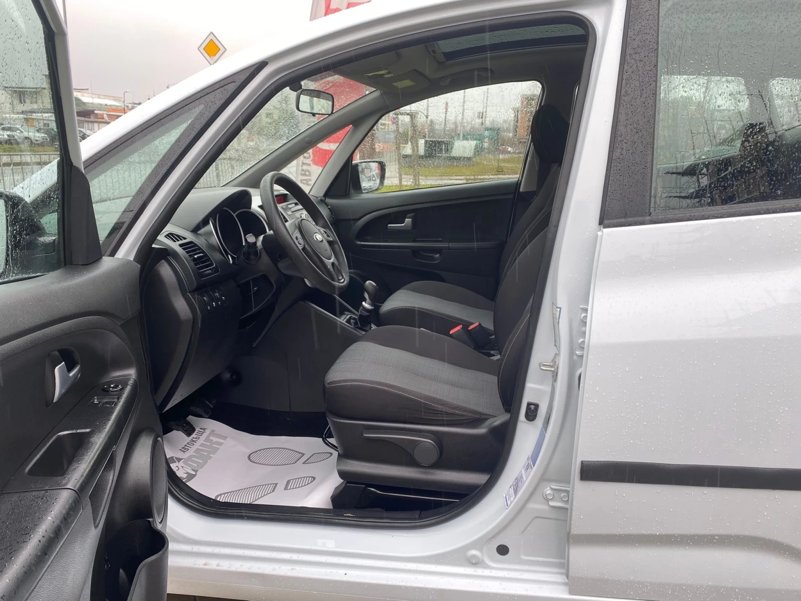 Kia Venga 1.4i/PANORAMA - изображение 8