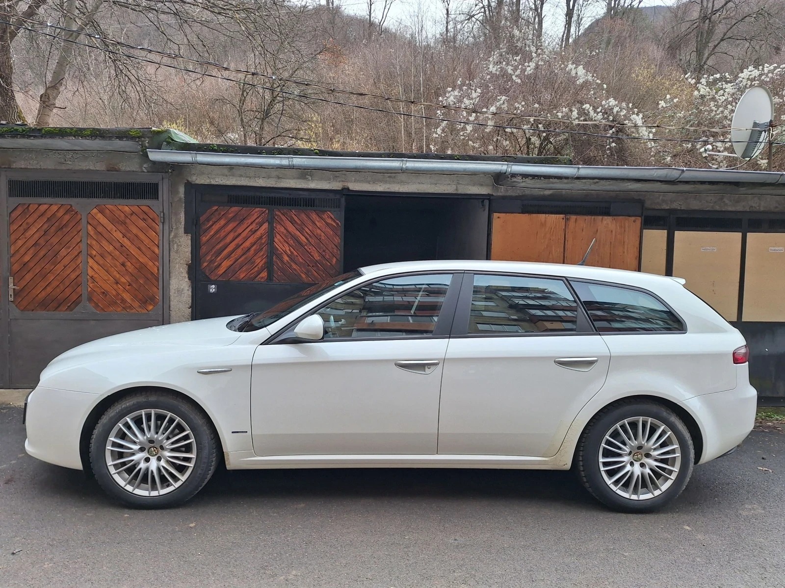 Alfa Romeo 159 sportwagon 2.0JTDm - изображение 2