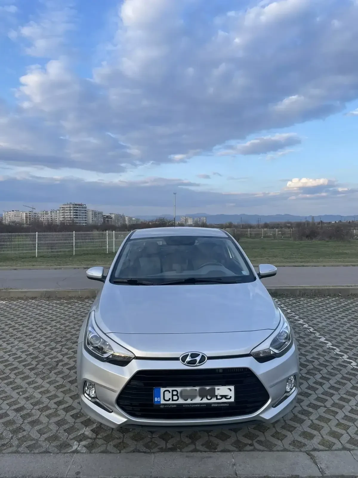 Hyundai I20 Coupe / 1 собственик/ Гаражна / 47000 км, снимка 3 - Автомобили и джипове - 54059769