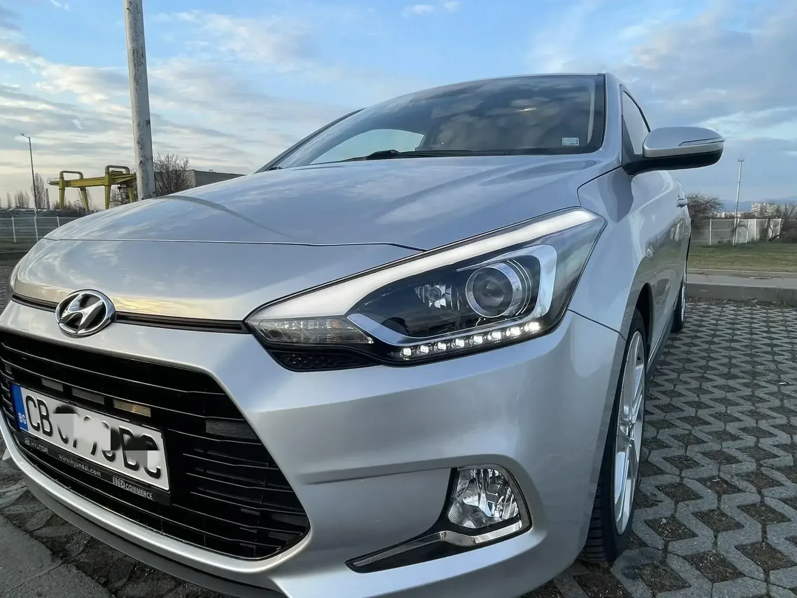 Hyundai I20 Coupe / 1 собственик/ Гаражна / 47000 км, снимка 4 - Автомобили и джипове - 54059769