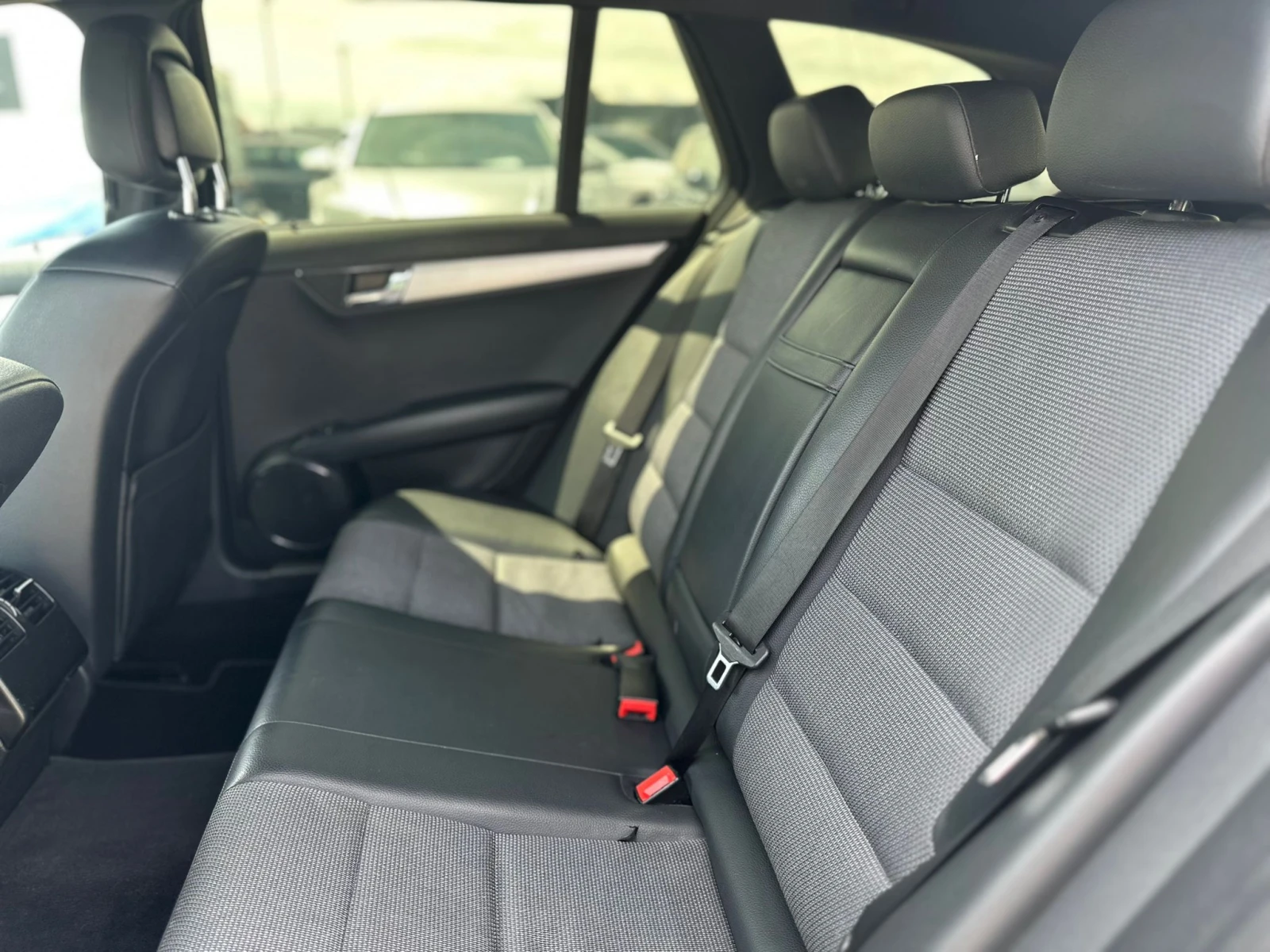 Mercedes-Benz C 220 / AMG / TOP /, снимка 10 - Автомобили и джипове - 54608309