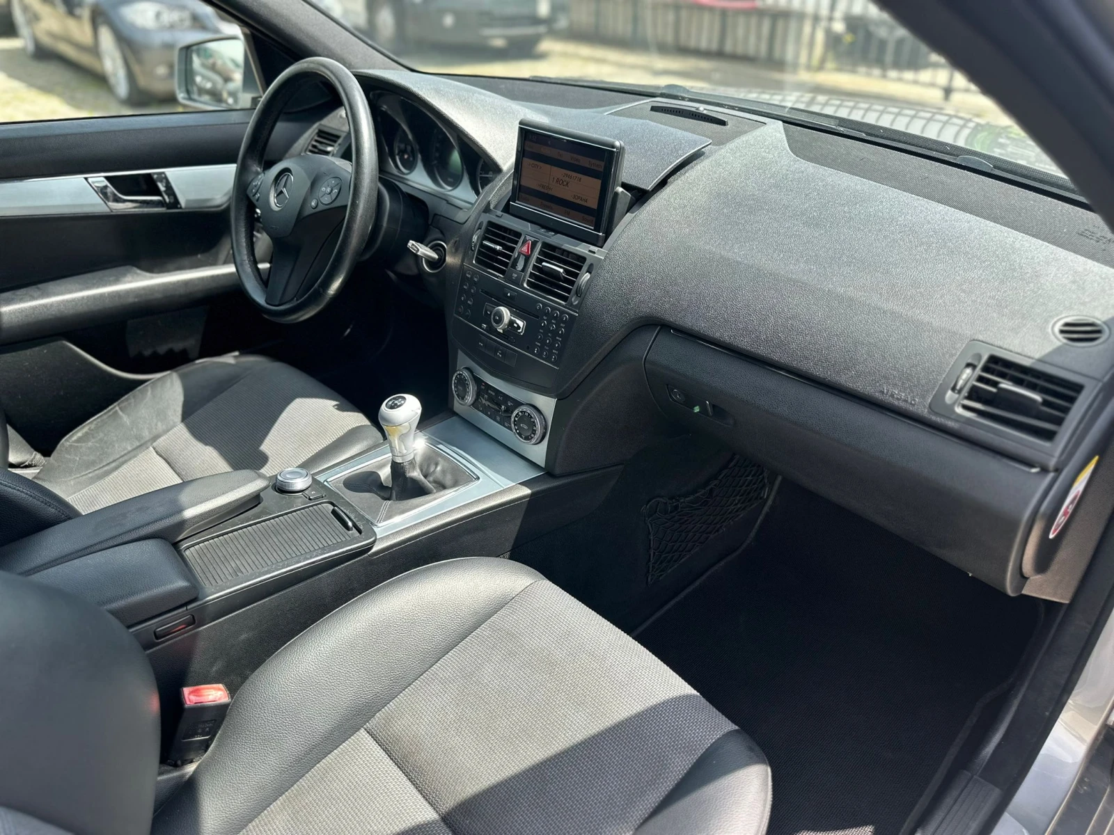 Mercedes-Benz C 220 / AMG / TOP /, снимка 12 - Автомобили и джипове - 54608309