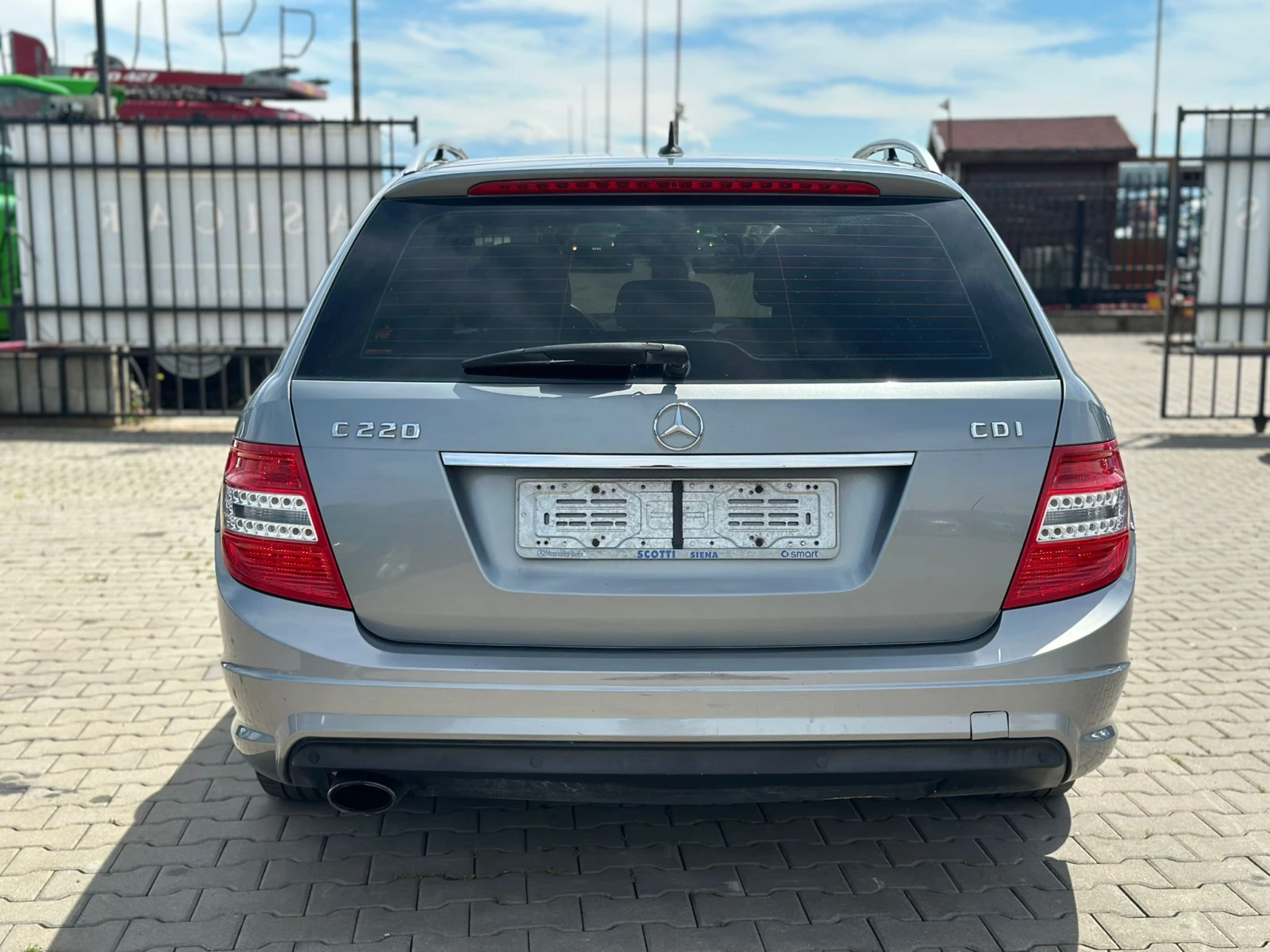 Mercedes-Benz C 220 / AMG / TOP /, снимка 4 - Автомобили и джипове - 54608309
