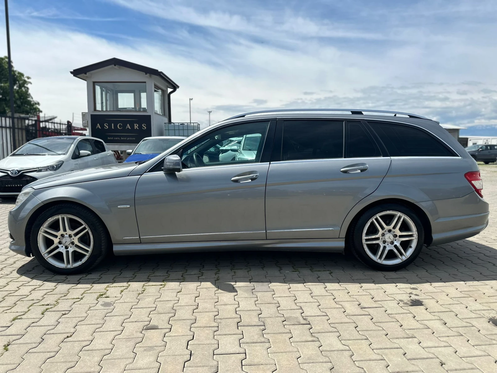 Mercedes-Benz C 220 / AMG / TOP /, снимка 2 - Автомобили и джипове - 54608309