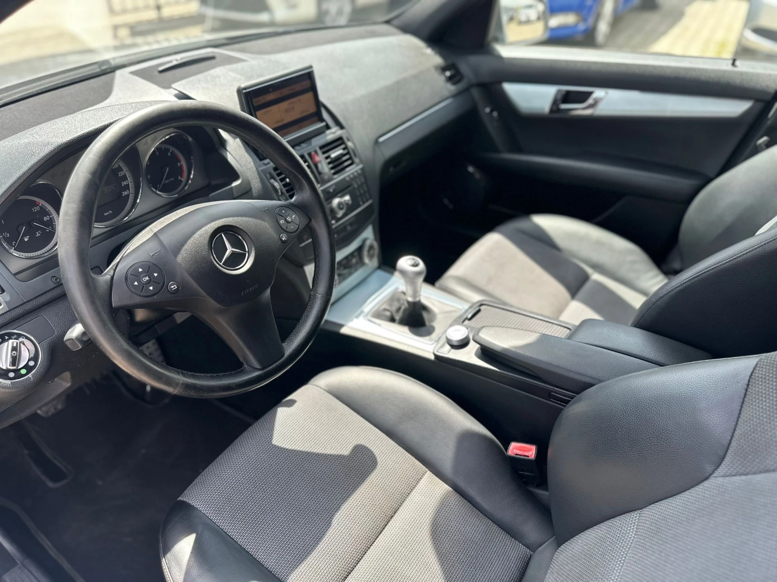 Mercedes-Benz C 220 / AMG / TOP /, снимка 9 - Автомобили и джипове - 54608309