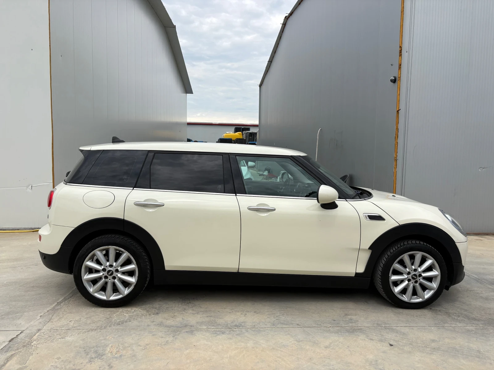 Mini Clubman 1.5i Navi* Ambiebt* Facelift* EURO6B* , снимка 8 - Автомобили и джипове - 54643488
