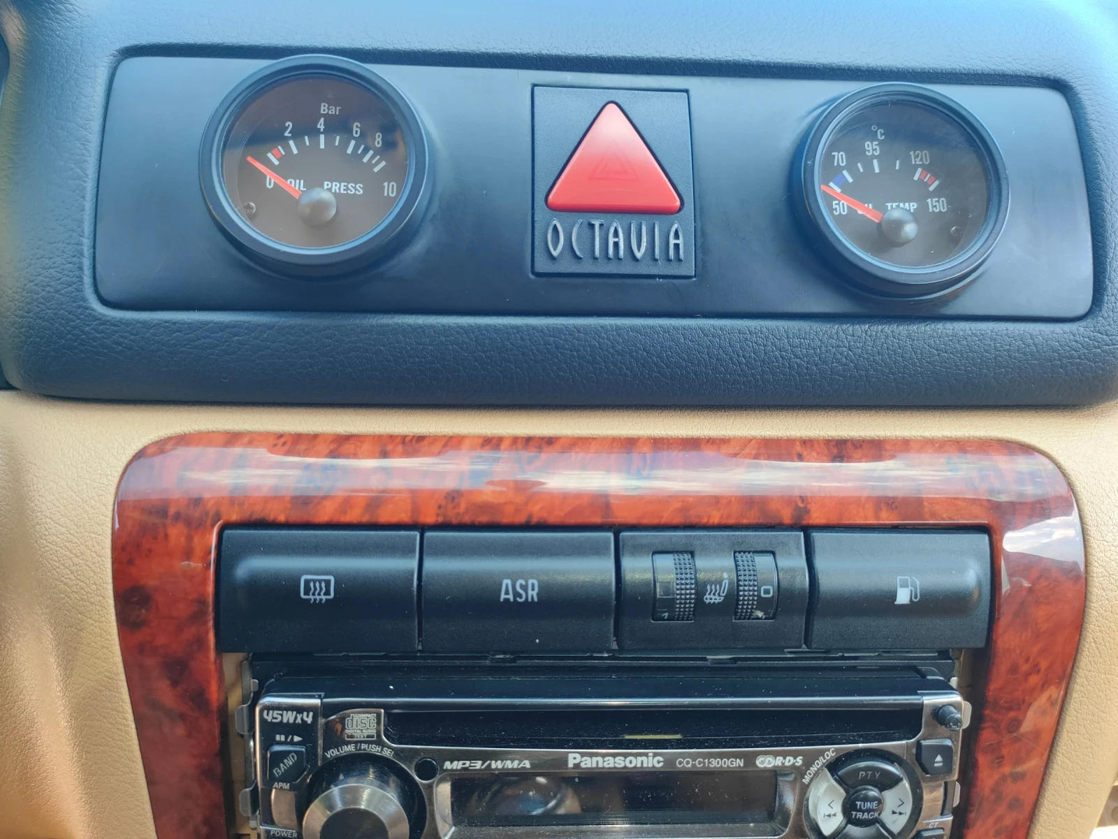 Skoda Octavia Laurin & Klement, снимка 13 - Автомобили и джипове - 54822432