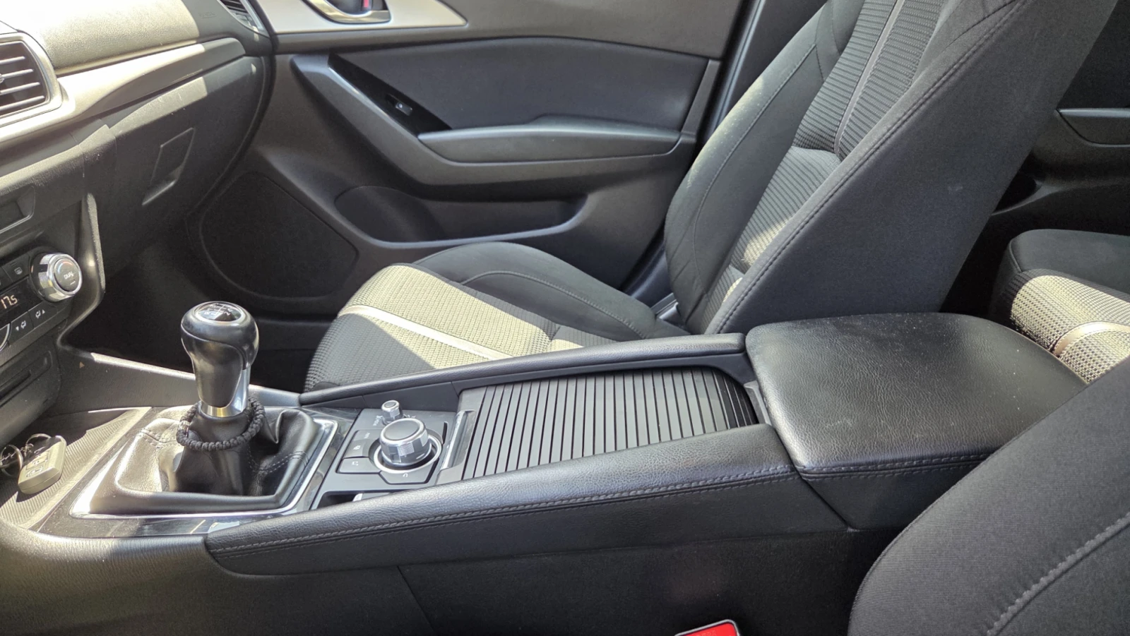 Mazda 3, снимка 9 - Автомобили и джипове - 55618095