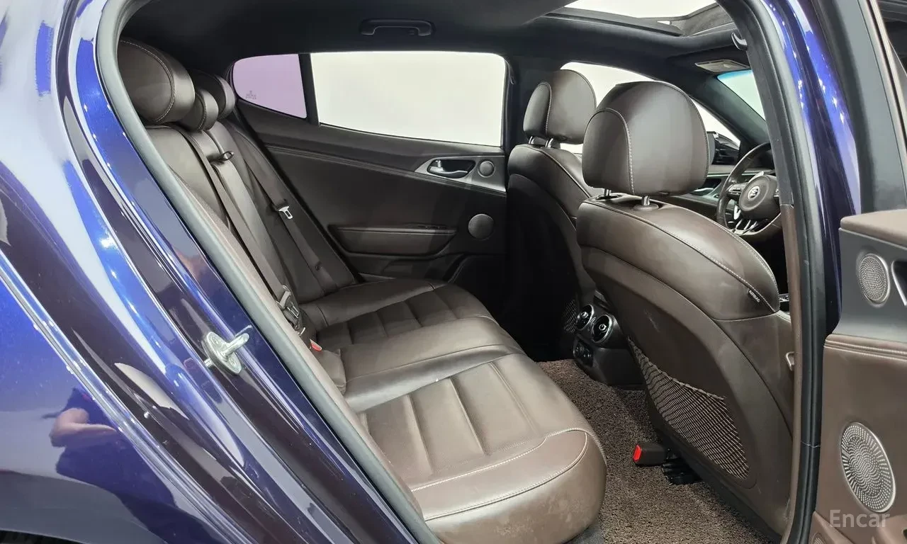 Kia Stinger 3.3* TURBO* GT* ОБДУХВАНЕ* ДИСТРОНИК* ХЕДЪП* 360КА, снимка 14 - Автомобили и джипове - 56267430