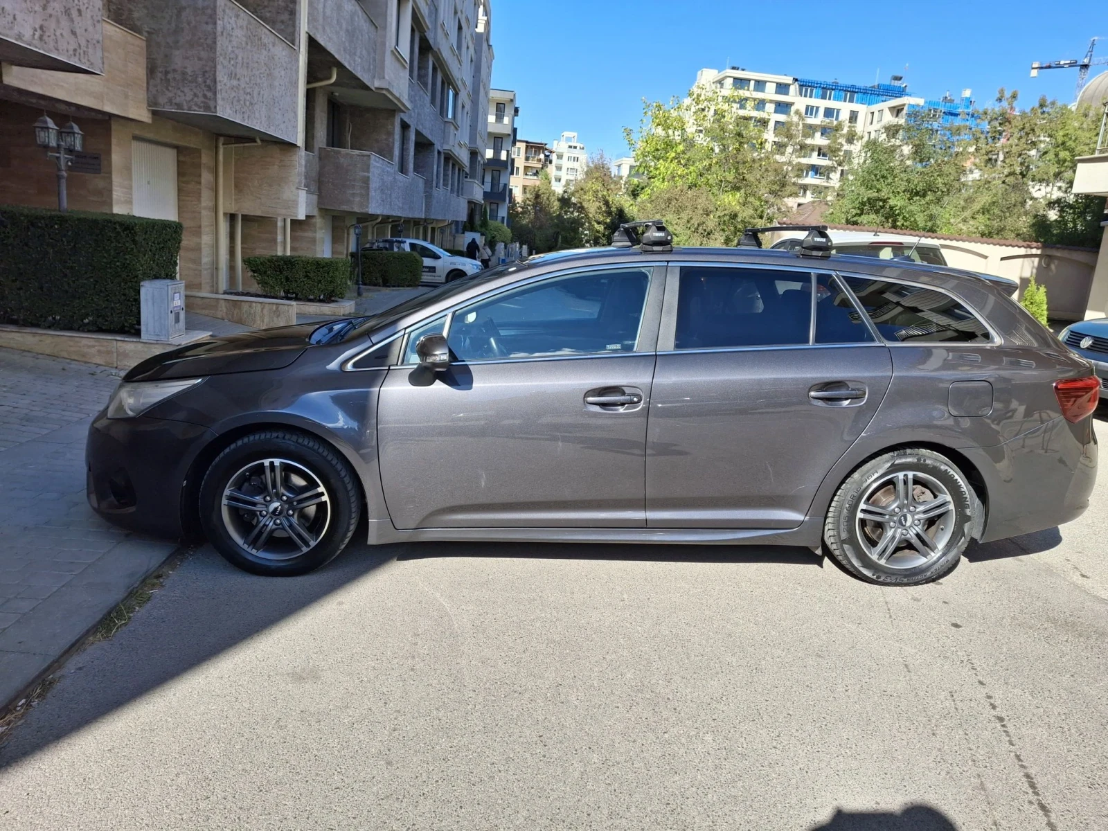 Toyota Avensis 2.0 SWISS, снимка 4 - Автомобили и джипове - 56314236