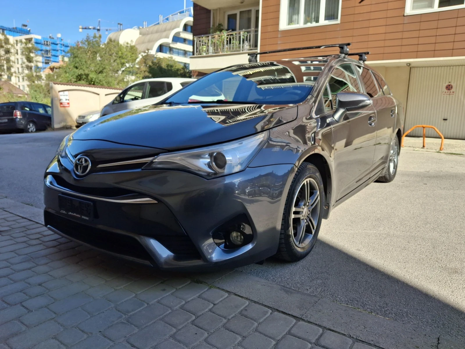 Toyota Avensis 2.0 SWISS, снимка 3 - Автомобили и джипове - 56314236