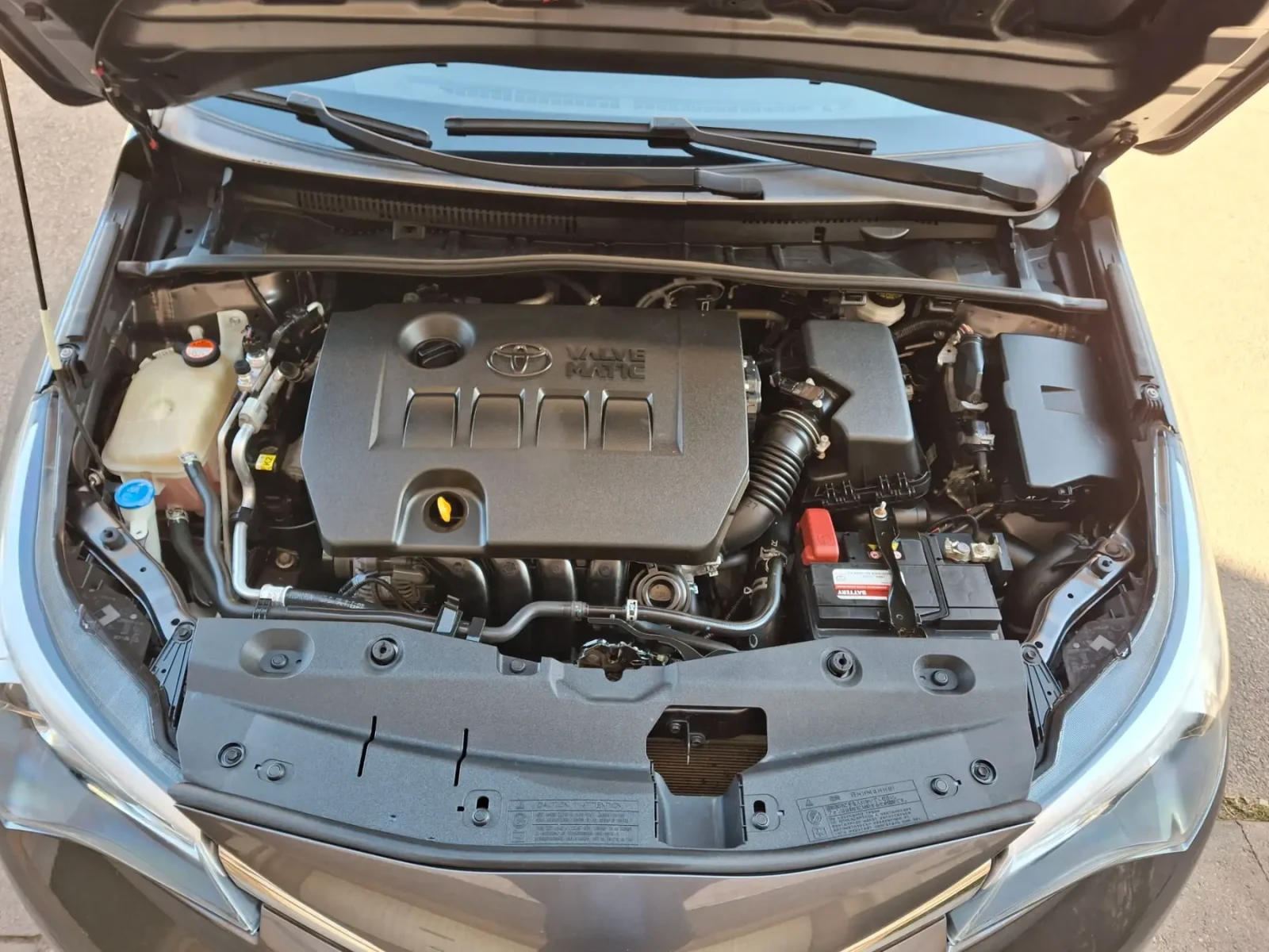 Toyota Avensis 2.0 SWISS, снимка 17 - Автомобили и джипове - 56314236
