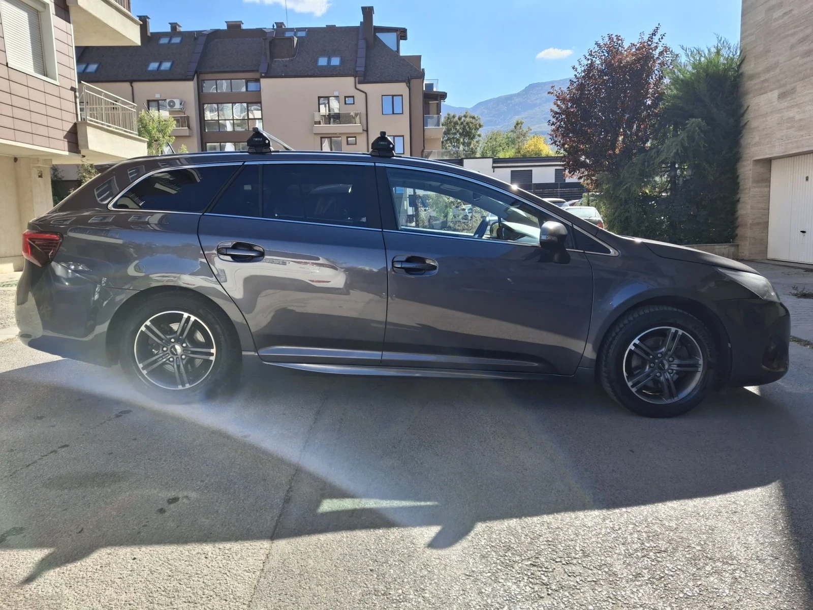 Toyota Avensis 2.0 SWISS, снимка 8 - Автомобили и джипове - 56314236