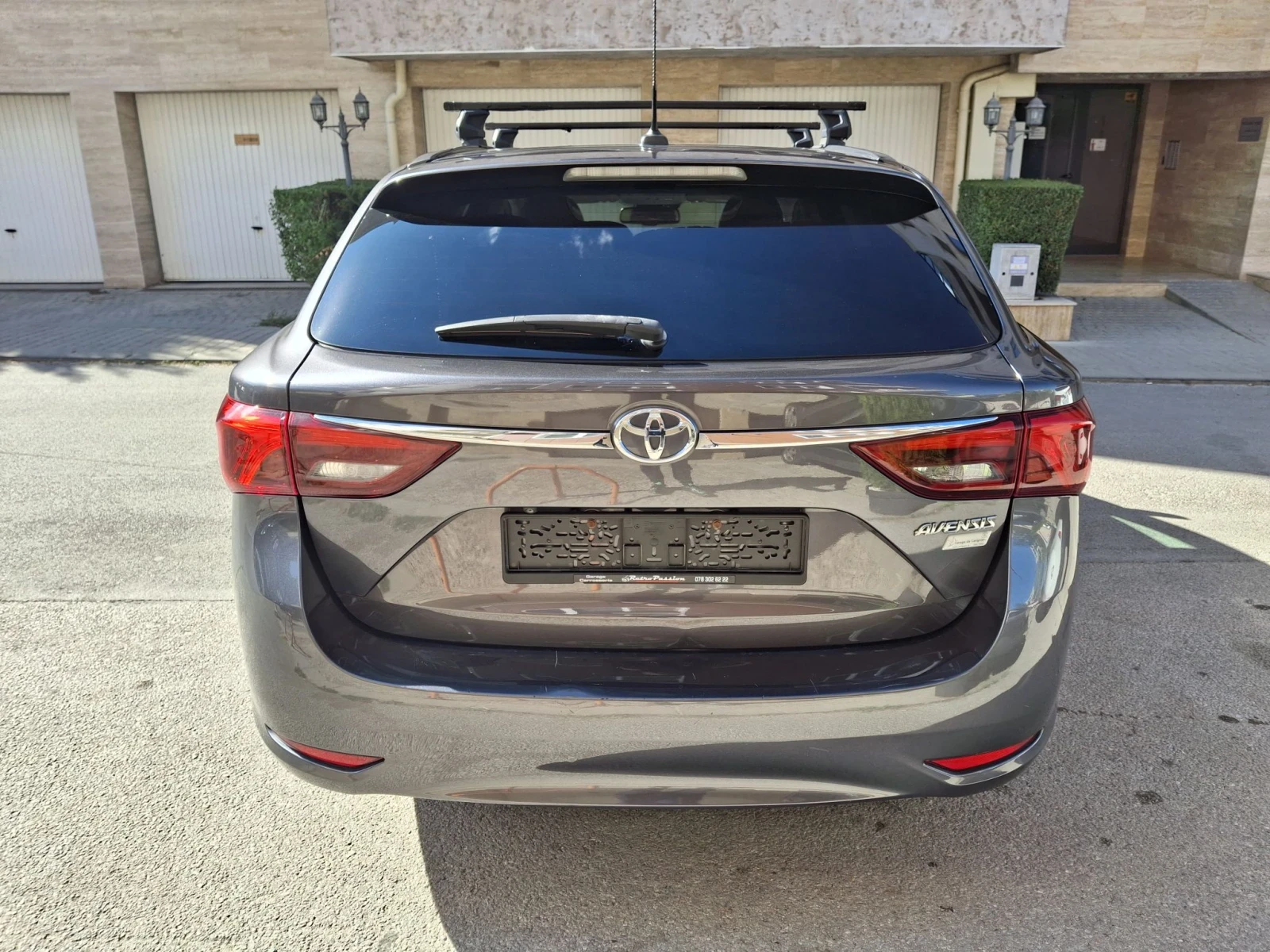 Toyota Avensis 2.0 SWISS, снимка 6 - Автомобили и джипове - 56314236
