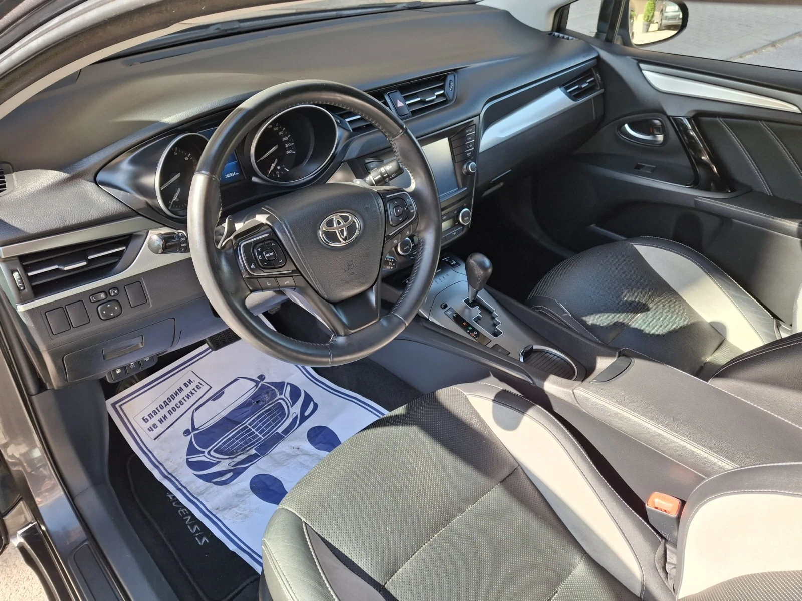 Toyota Avensis 2.0 SWISS, снимка 10 - Автомобили и джипове - 56314236