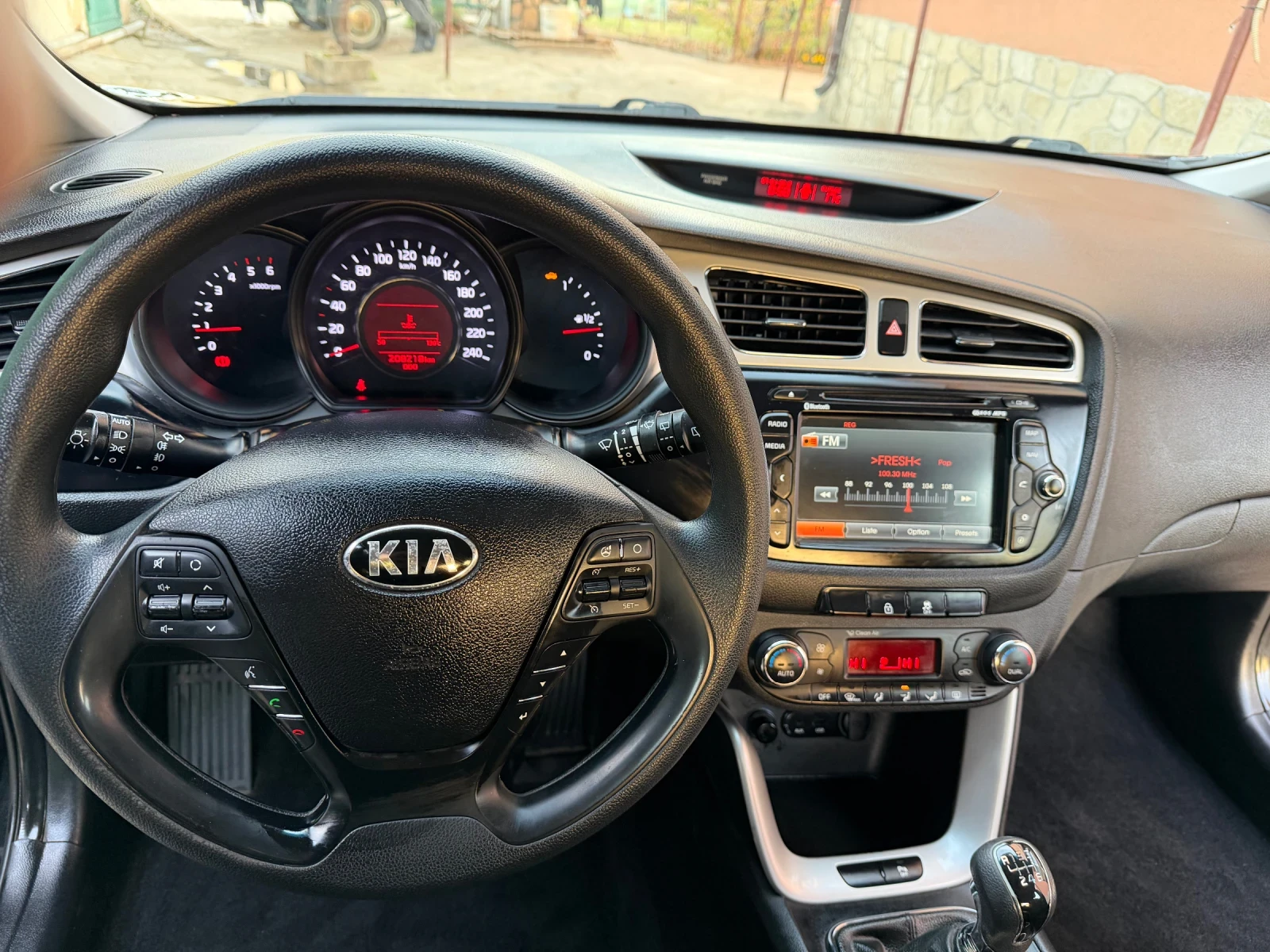 Kia Ceed 1.4, снимка 8 - Автомобили и джипове - 56585529