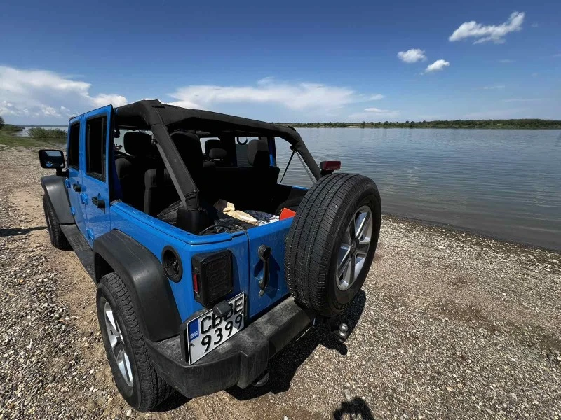 Jeep Wrangler, снимка 4 - Автомобили и джипове - 47358692