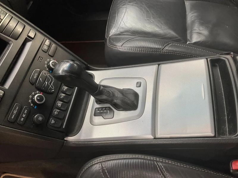 Volvo Xc90  D5 R-Design, снимка 10 - Автомобили и джипове - 53024937