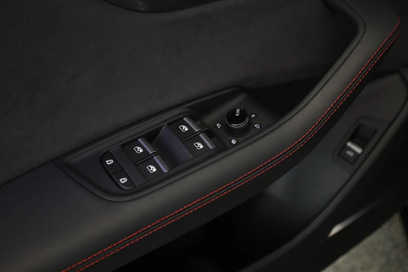 Audi RSQ8 4.0 TFSI PERFORMANCE KERAMIK CARBON B&O PANORAMA, снимка 11 - Автомобили и джипове - 53114342