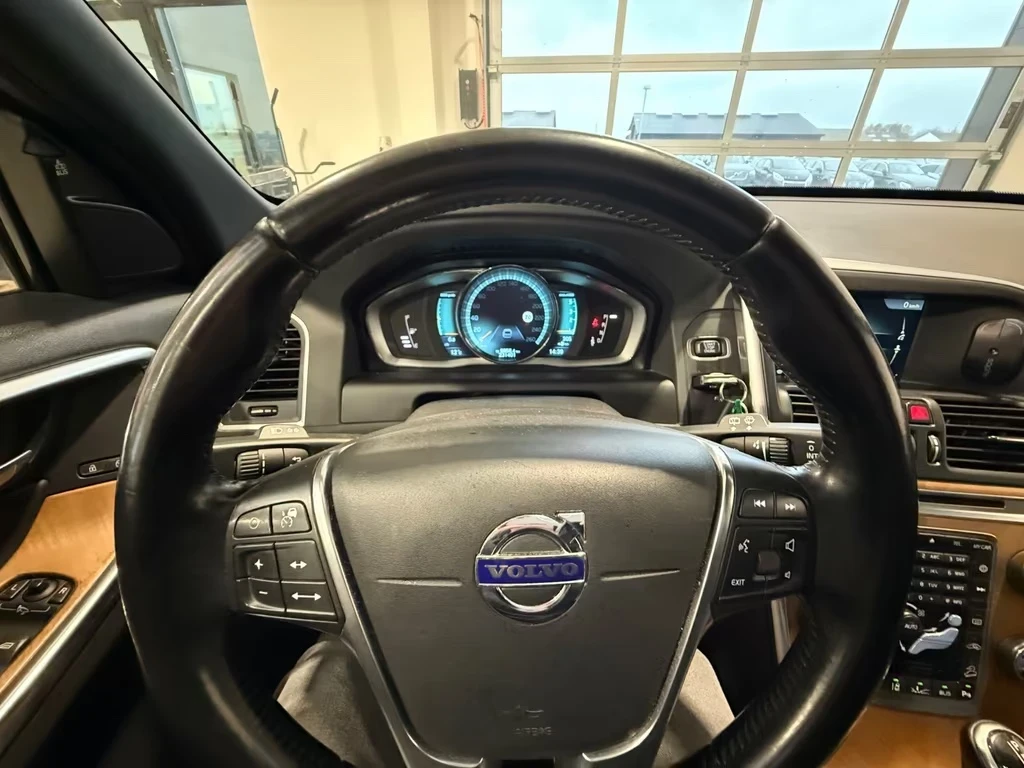 Volvo XC60 2.4 Sammum D5 4x4 Aut. Pano Xenon Leder Navi | Mobile.bg   10