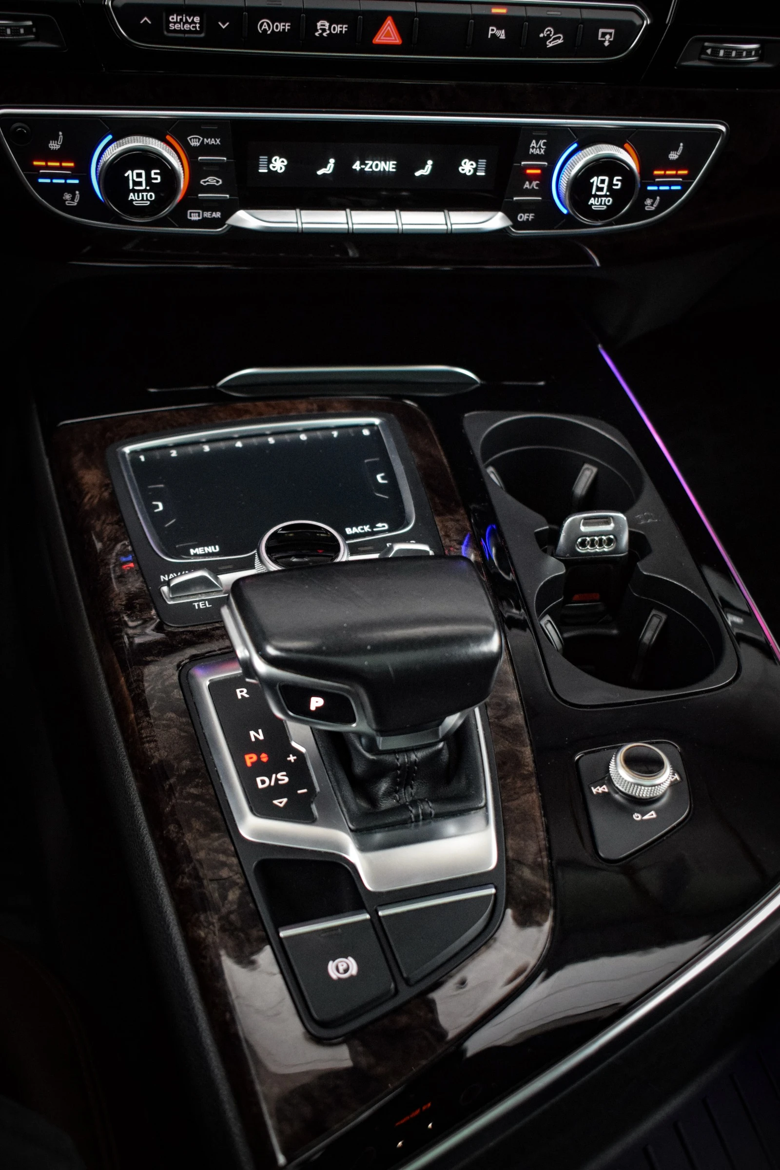 Audi Q7, снимка 12 - Автомобили и джипове - 54296415