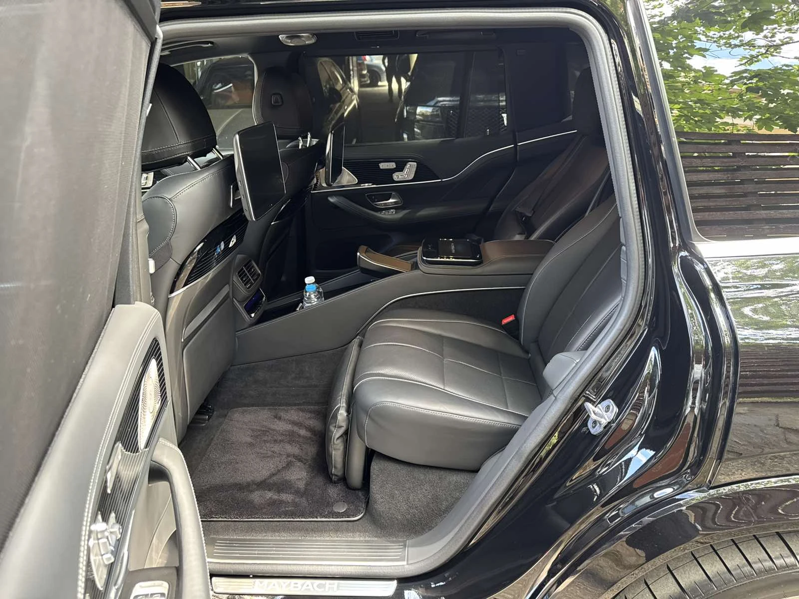 Mercedes-Benz GLS 600 Maybach Burmester 3D E-active гаранция, снимка 10 - Автомобили и джипове - 54681925