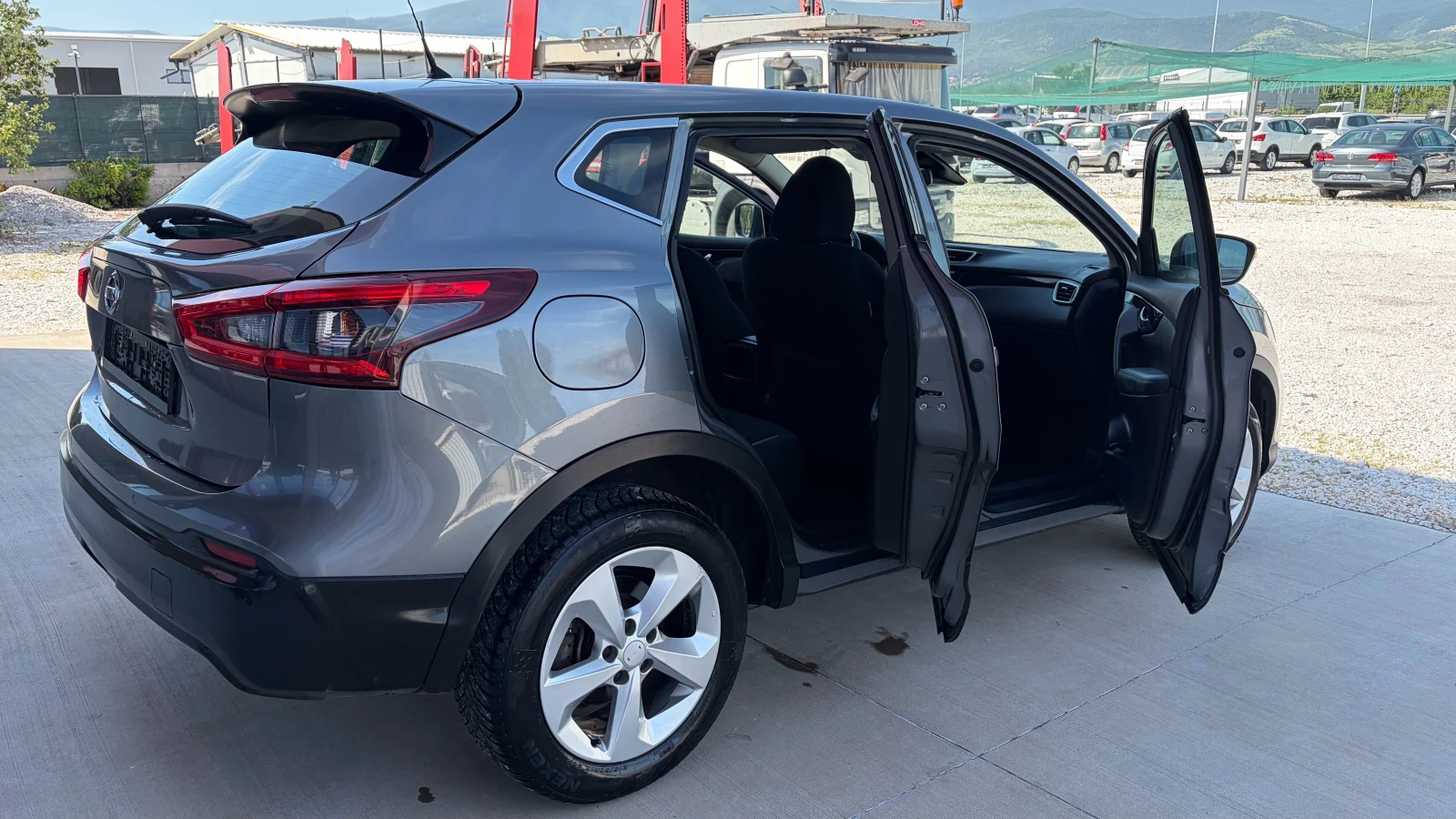 Nissan Qashqai 1.5 dCi FaceLift, снимка 4 - Автомобили и джипове - 54697090