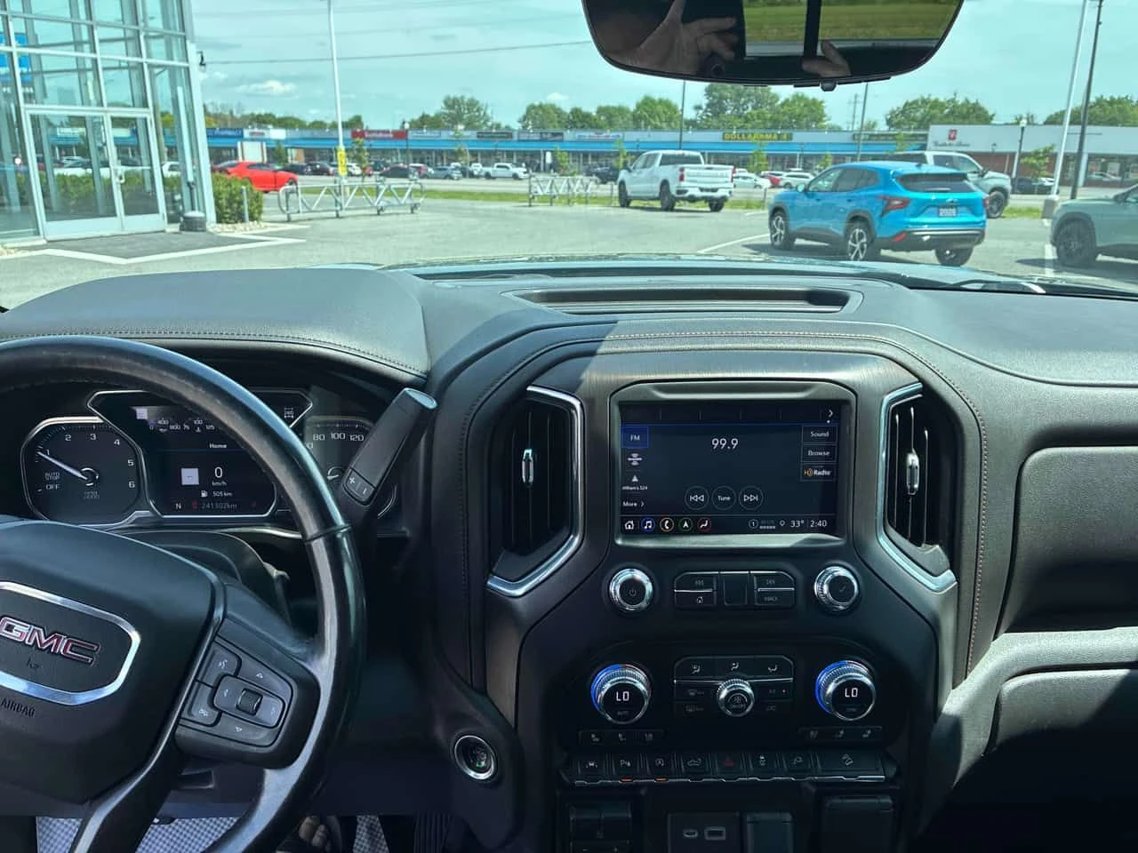 Gmc Sierra AT4/ШИБИДАХ/ОБДУХВАНЕ/360, снимка 9 - Автомобили и джипове - 54970996