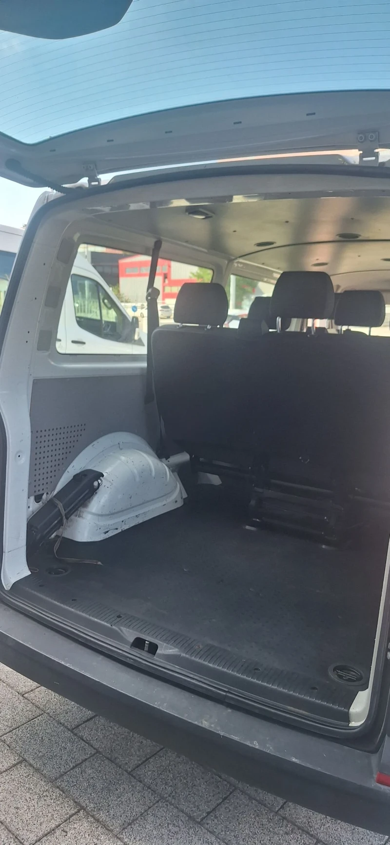 VW Transporter 2.0 TDI 102hp, снимка 6 - Бусове и автобуси - 51656884