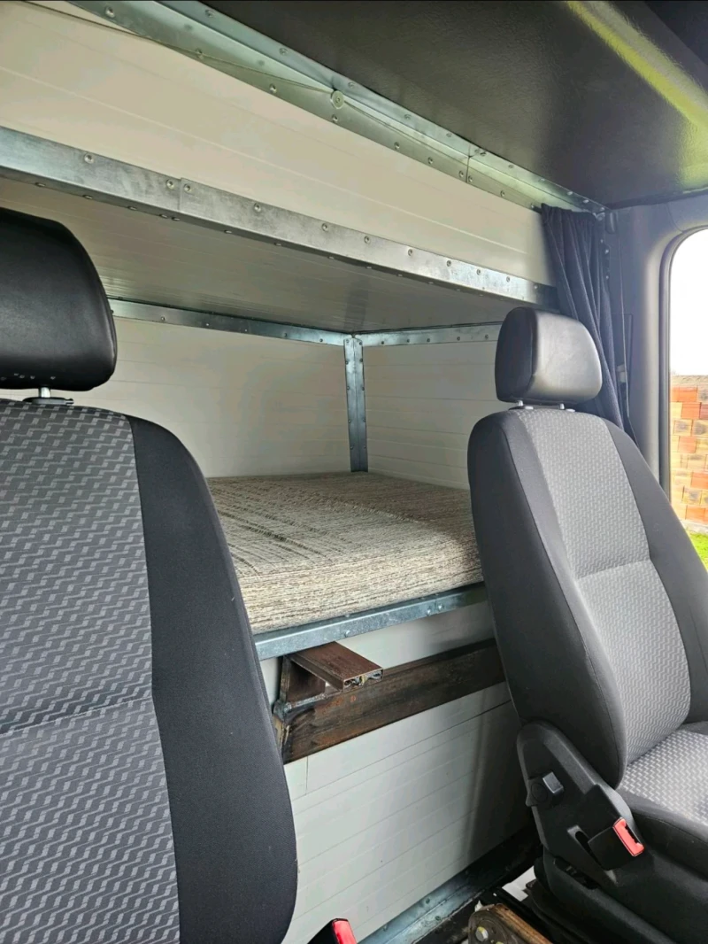 VW Crafter Легло, темпомат , климатик, печка, снимка 7 - Бусове и автобуси - 53597746