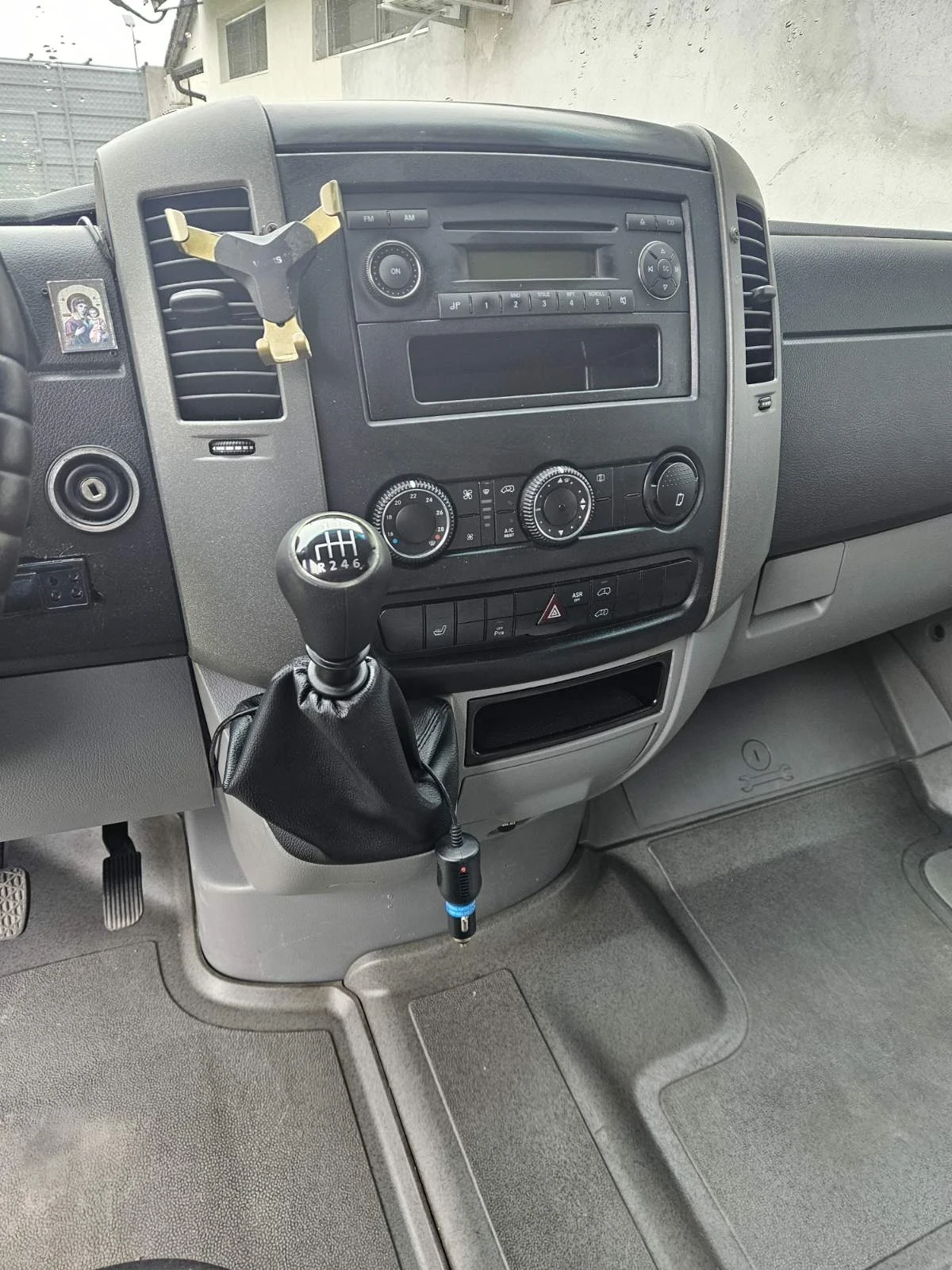 VW Crafter Легло, темпомат , климатик, печка - изображение 6