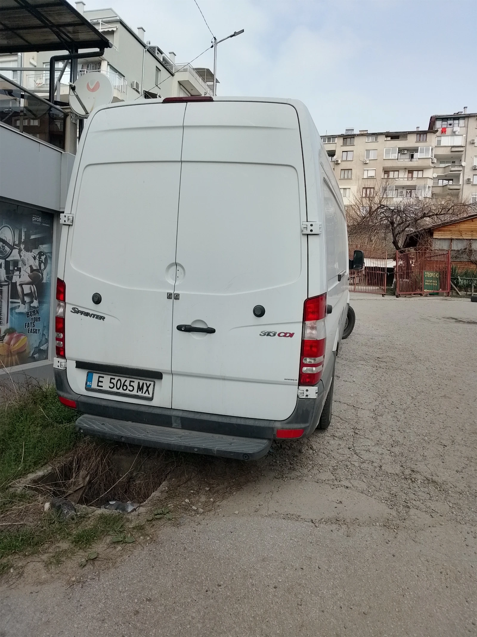 Mercedes-Benz 313, снимка 3 - Бусове и автобуси - 53870413