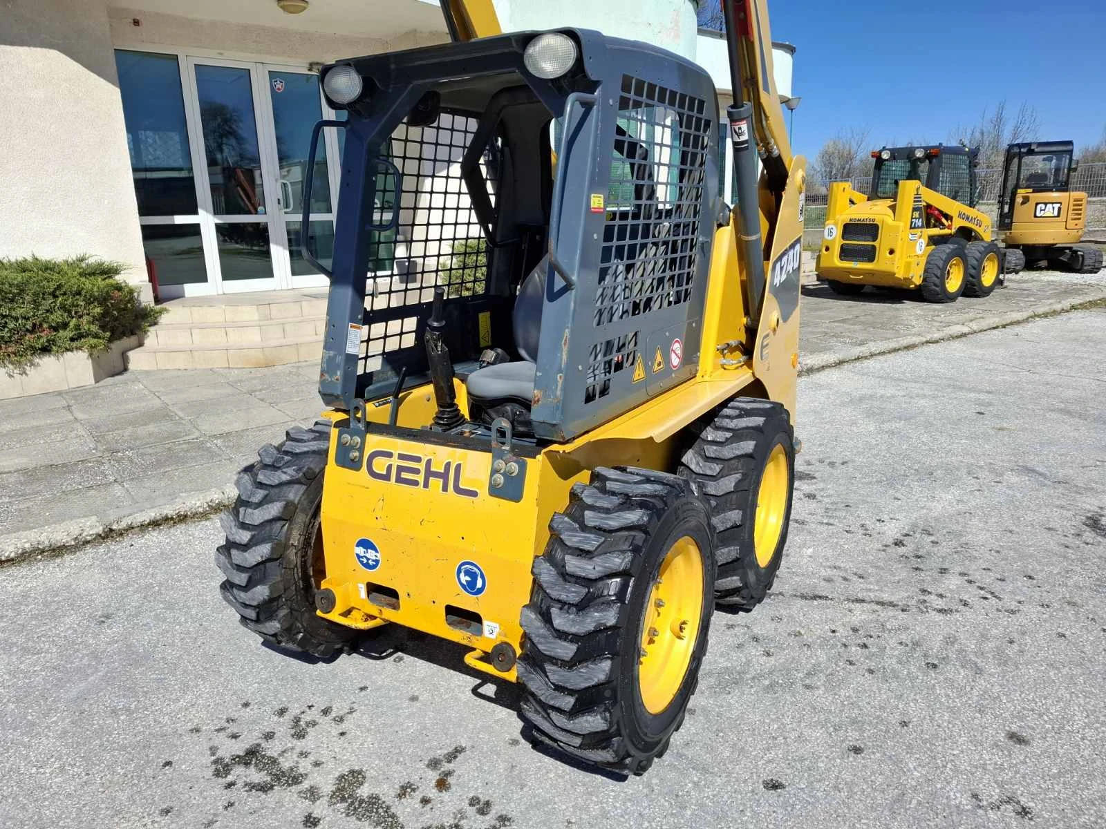    GEHL 4240 E  Series | Mobile.bg   14