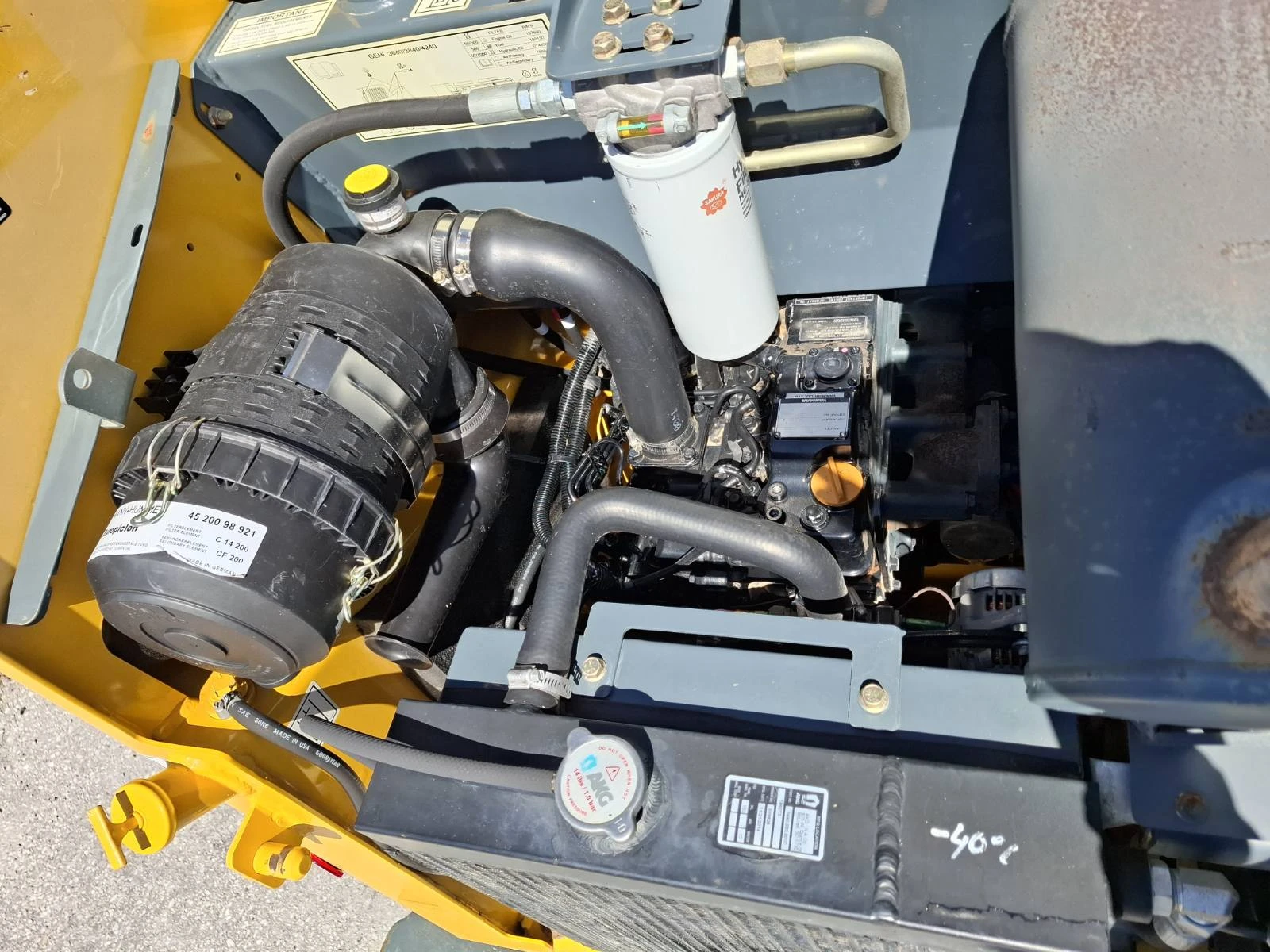    GEHL 4240 E  Series | Mobile.bg   17